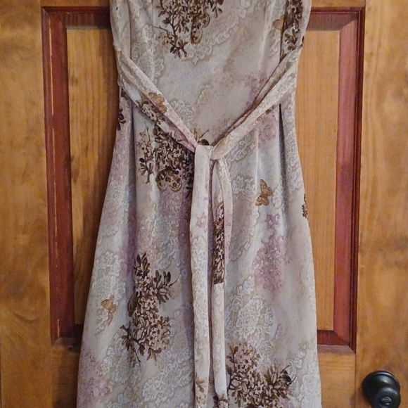 Pretty spring/summer dress, perfect for picnics, tea parties or just because - Picture 2 of 4